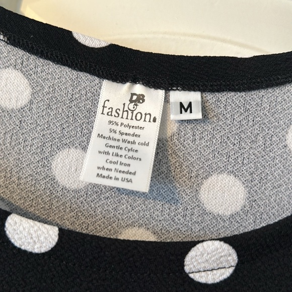 Black dress size medium. Belt not included. - Picture 2 of 7